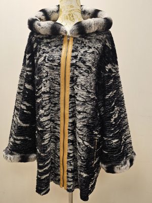 REVERSIBLE CUERO Y PIEL DE CHINCHILLA GARBANZO CON GORRO