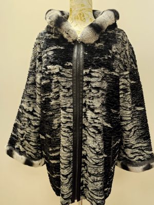 REVERSIBLE CUERO Y PIEL DE CHINCHILLA NEGRO CON GORRO