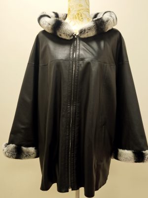 REVERSIBLE CUERO Y PIEL DE CHINCHILLA NEGRO CON GORRO