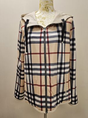 REVERSIBLE CUERO BURBERRY CORTA