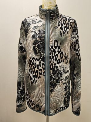 CHAQUETA REVERSIBLE SEDA CON BROCHES AL COSTADO VERDE SALVIA