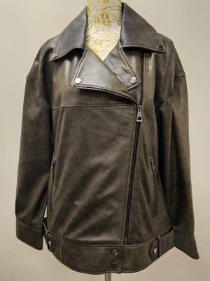 BIKER OVERSIZE CON BOCHES Y CIERRES