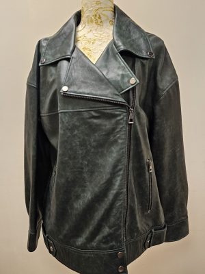 BIKER OVERSIZE CON BOCHES Y CIERRES