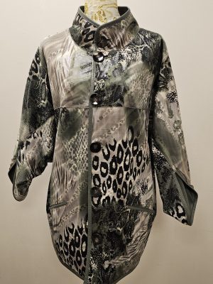 REVERSIBLE CON BOTONES Y MANGA MURCIELAGO