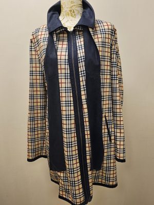 MODELO BURBERRY NEGRO CON CORBATIN REVERSIBLE