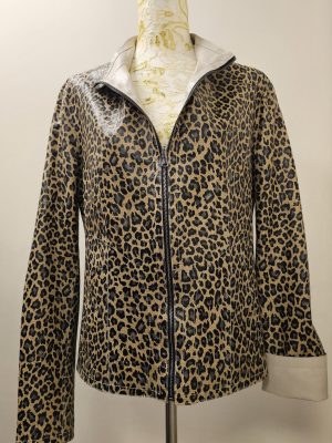REVERSIBLE CUERO ANIMAL PRINT BEIGE CON CIERRE Y BOLSILLOS